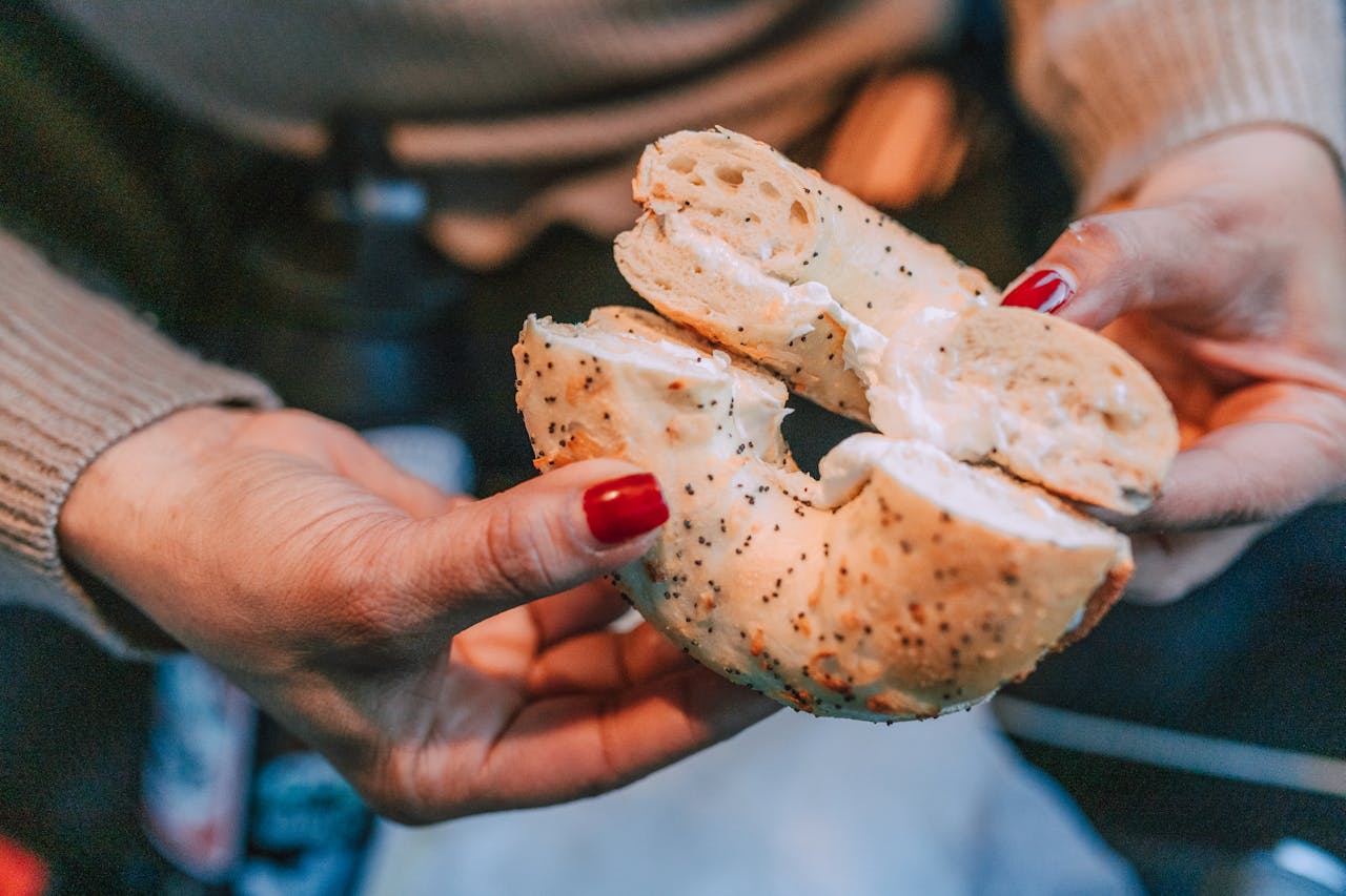 Bagel & Cream Cheese* / 4 bagels